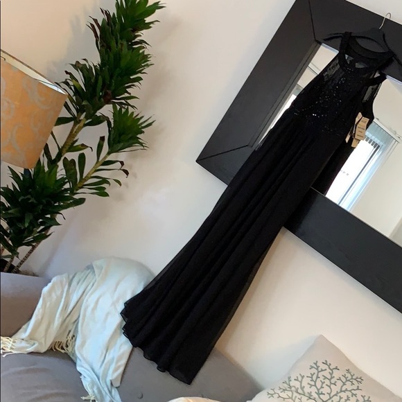 Elegant black gown - Picture 6 of 7